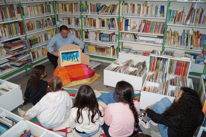 L'Athénée Royal de Waterloo visite la bibliothèque communale